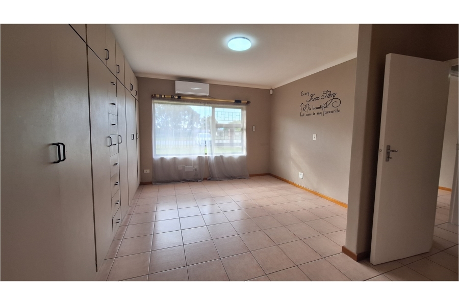 3 Bedroom Property for Sale in Middedorp Western Cape